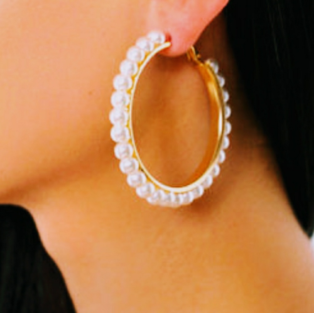 SALE! 5⭐Rated! Pearl & Gold Hoop Earrings - Picture 2 of 6